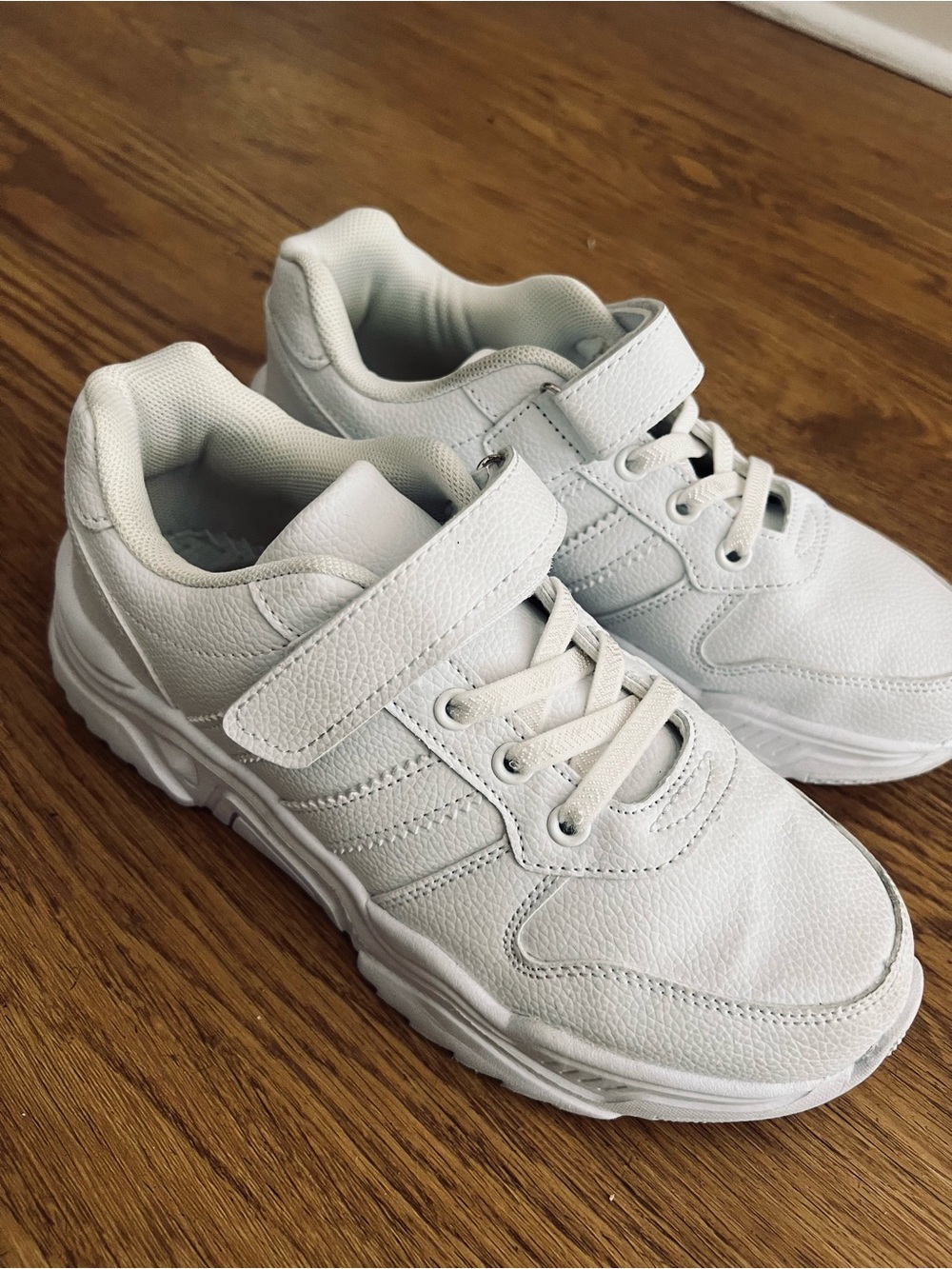 Kids White Everyday Athletic Sneakers with Hook-and-Loop Strap, worn 5x on stage